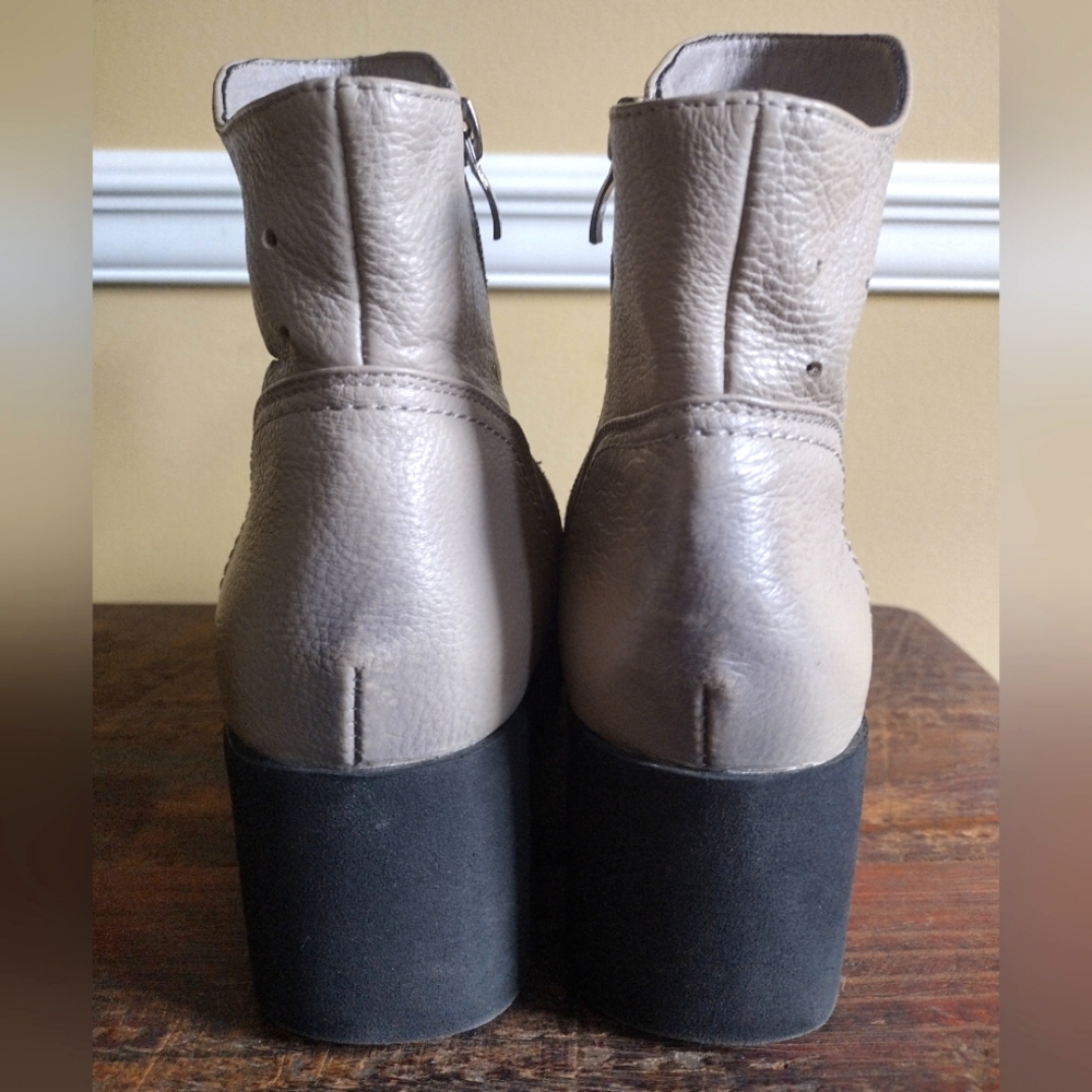Rui Hill Taupe Distressed Perforated Boots Size 8 (CHN 245mm) - Picture 5 of 13